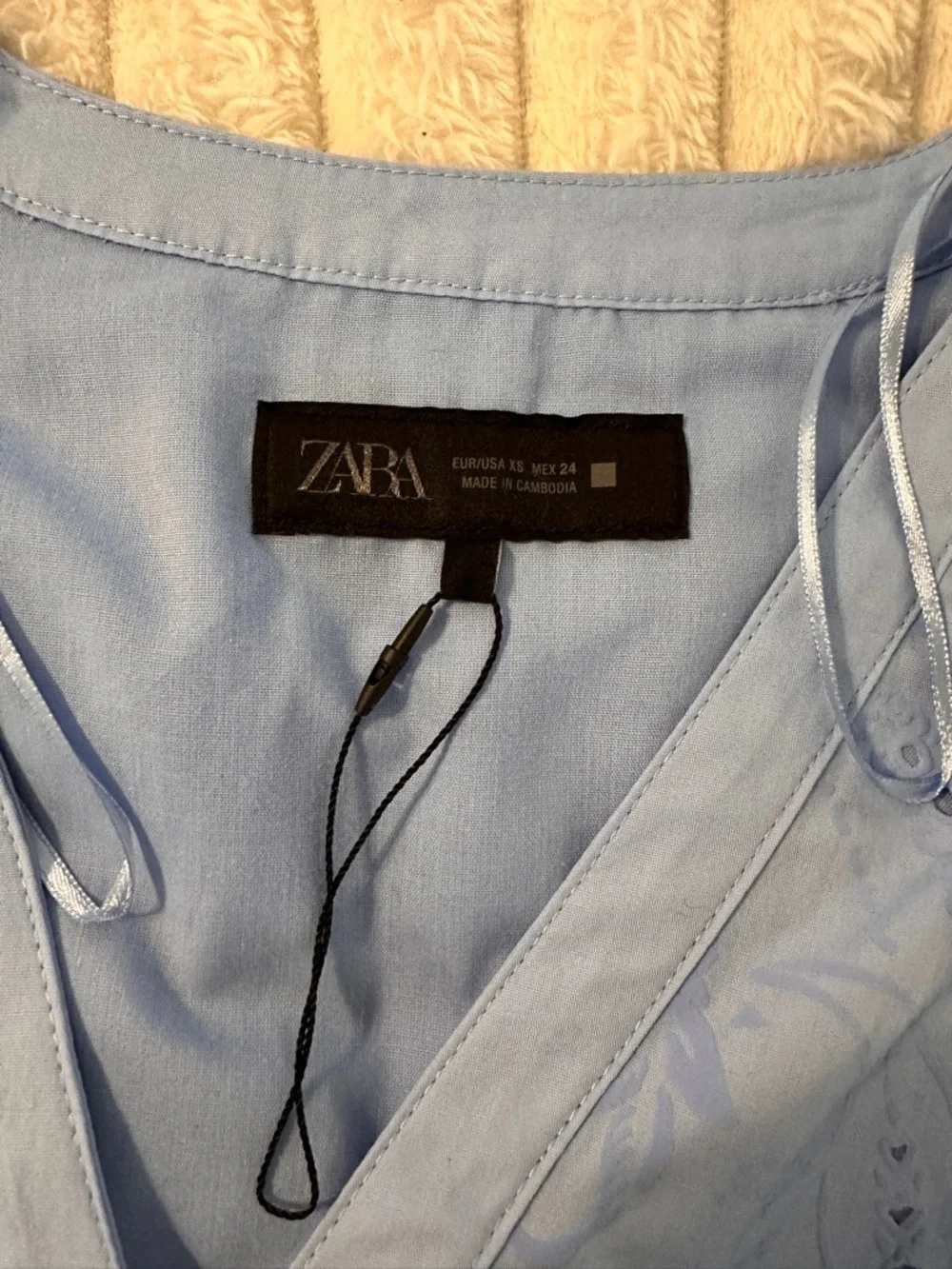 Zara Pale Blue V-Neck Eyelet Dress with Belt - Picture 4 of 9